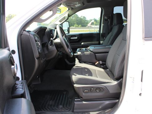 Used 2025 Chevrolet Silverado 2500 Custom w/ Custom Convenience Package AWD/4WD image 16