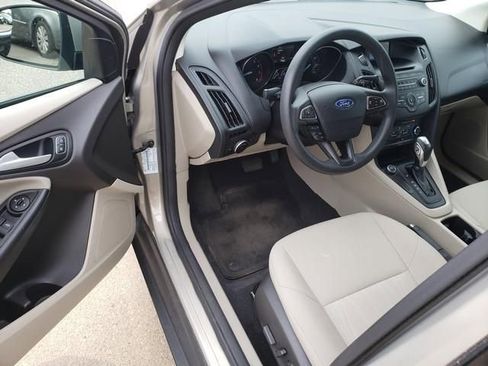 Used 2016 Ford Focus SE w/ SE Power Seat Package FWD image 10