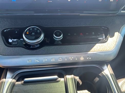 Used 2025 Ford Expedition Tremor AWD/4WD image 27