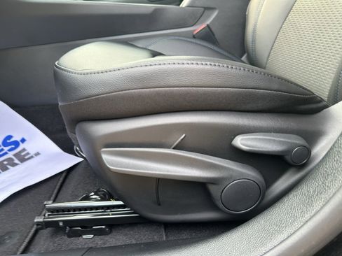 New 2026 Jeep Compass Latitude image 10