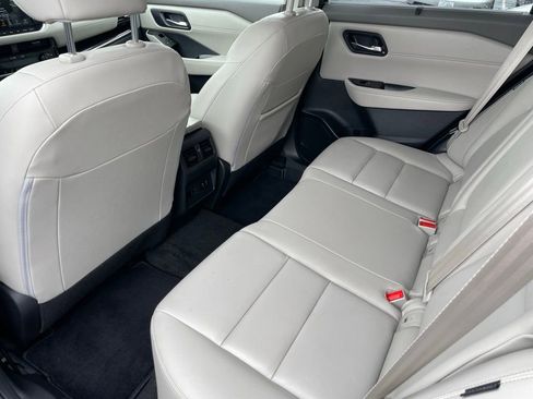 Used 2022 Nissan Rogue SL w/ SL Premium Package image 8