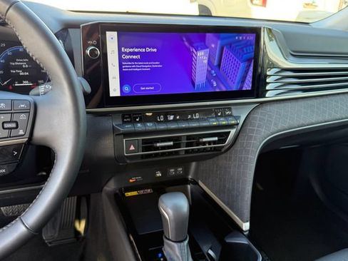 Used 2025 Toyota Camry XLE FWD image 20