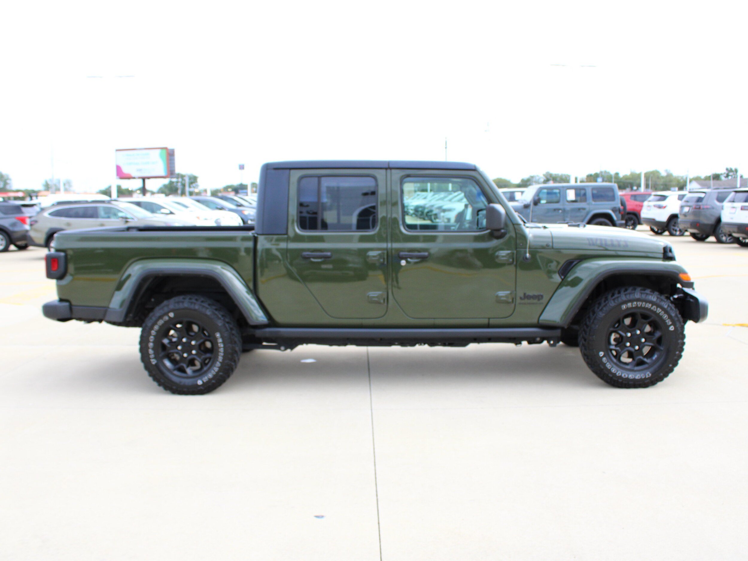 Used 2023 Jeep Gladiator Sport AWD/4WD image 9