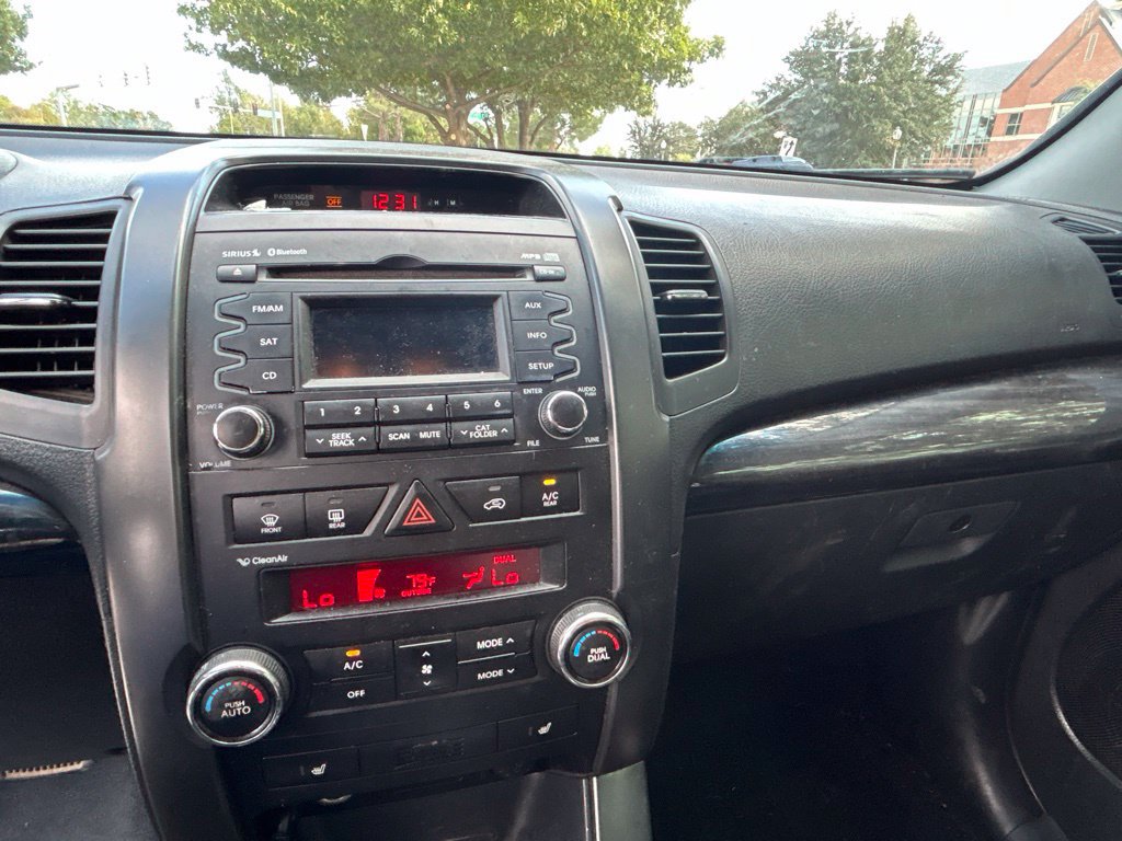 Used 2011 Kia Sorento EX w/ Premium Pkg FWD image 16