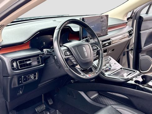 Used 2023 Lincoln Nautilus Reserve image 4