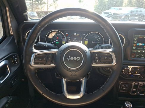 Used 2022 Jeep Wrangler Unlimited Sahara w/ Cold Weather Group image 19