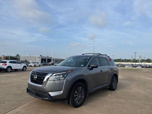 Certified 2024 Nissan Pathfinder SV w/ Cargo Package FWD image 5