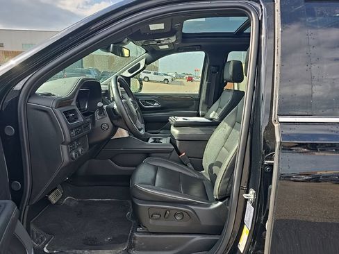 Used 2024 Chevrolet Suburban Premier AWD/4WD image 14