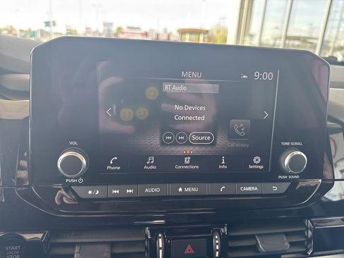 Used 2025 Nissan Pathfinder SV AWD/4WD image 21