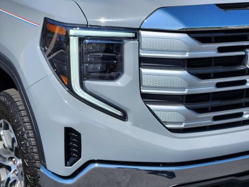 Used 2025 GMC Sierra 1500 SLE w/ X31 Off-Road Package AWD/4WD image 9