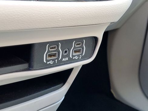 Used 2023 Chrysler Voyager LX FWD image 33