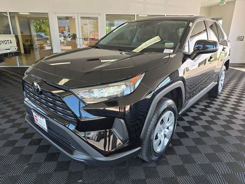 Used 2022 Toyota RAV4 LE AWD/4WD image 7