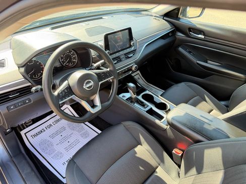 Used 2024 Nissan Altima 2.5 SV FWD image 10