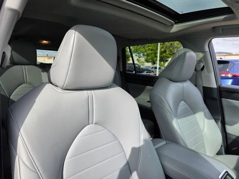 Used 2023 Toyota Highlander XLE image 11