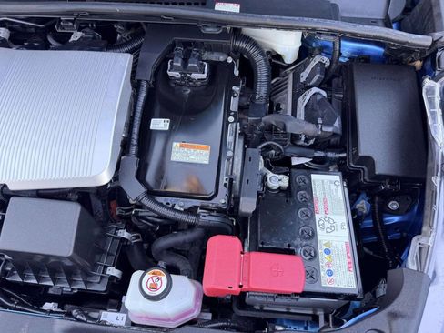 Used 2022 Toyota Prius LE AWD/4WD image 10