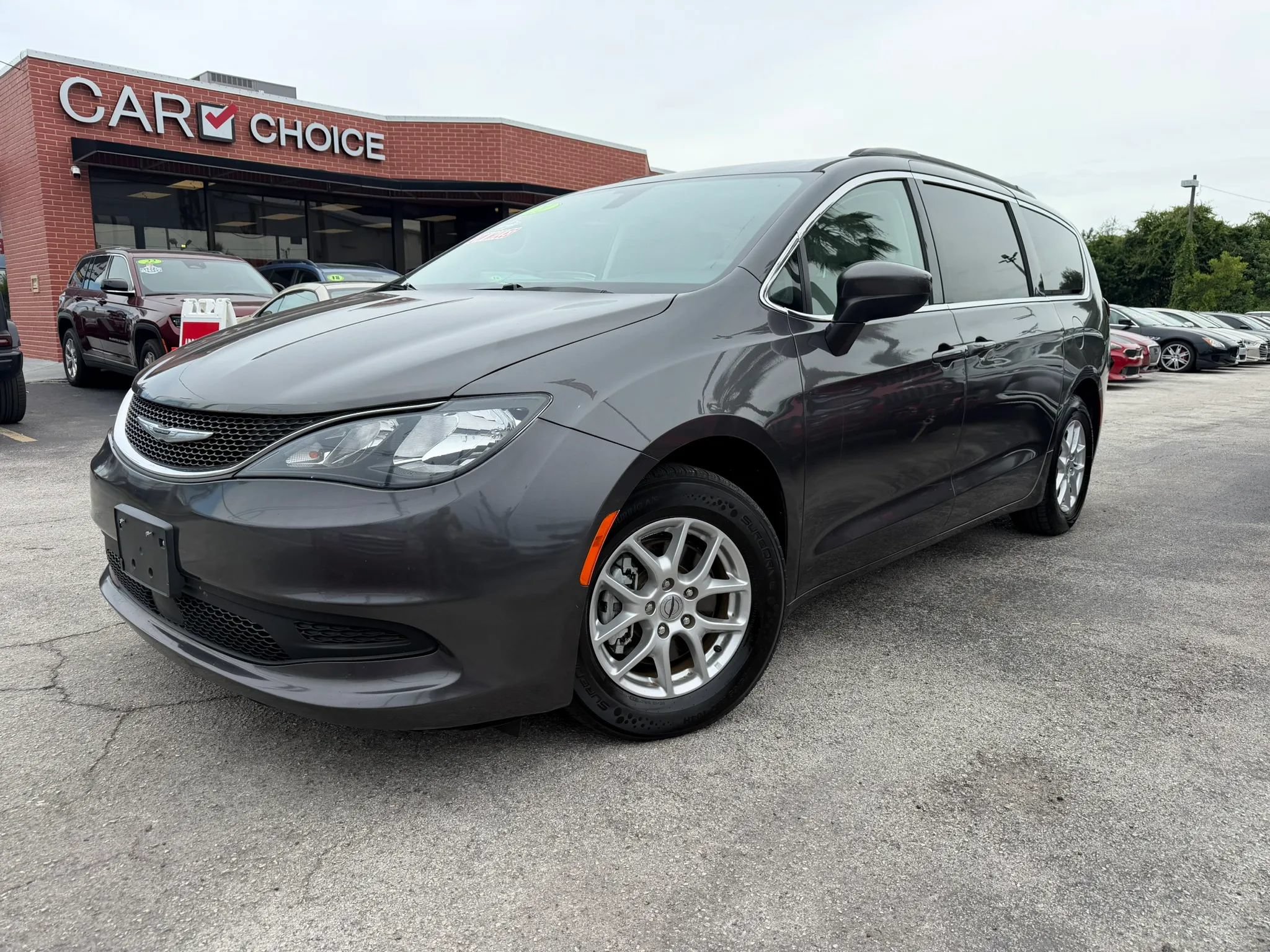 Used 2021 Chrysler Voyager Lxi FWD image 1