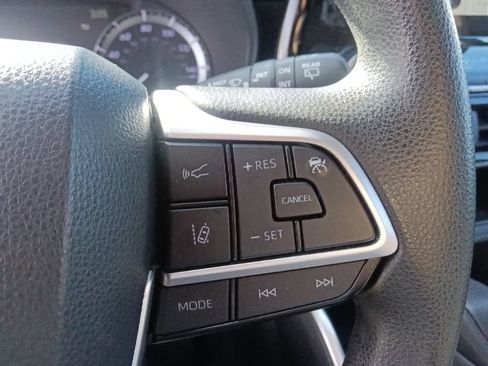 Used 2023 Toyota Highlander L image 19