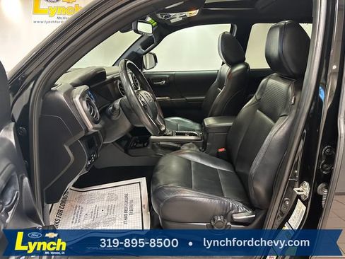 Used 2019 Toyota Tacoma TRD Off-Road AWD/4WD image 7