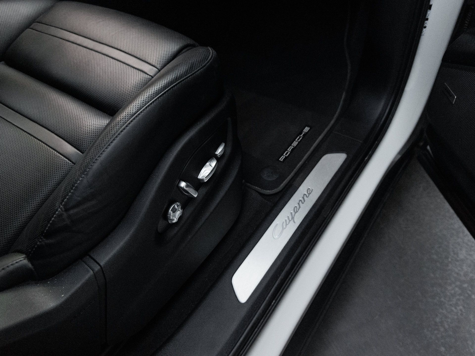 Certified 2020 Porsche Cayenne AWD/4WD image 35