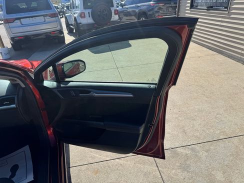 Used 2014 Ford Fusion SE image 15