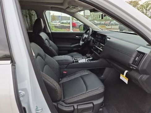 New 2026 Nissan Pathfinder SL w/ SL Premium Package AWD/4WD image 6