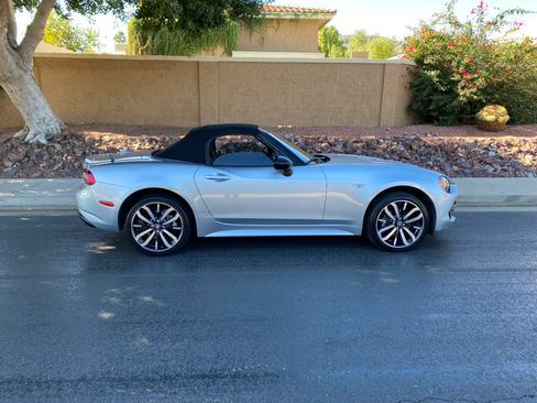 Used 2020 FIAT 124 Spider Urbana Edition Convertible *Lt image 8