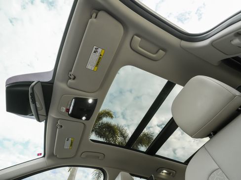 Used 2023 Kia Sorento SX Prestige image 22