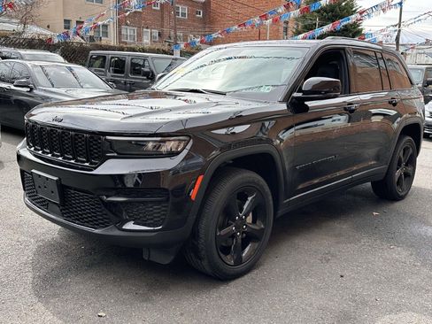 Certified 2023 Jeep Grand Cherokee Altitude image 8