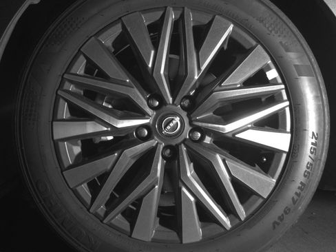 Used 2025 Nissan Altima 2.5 SV FWD image 12