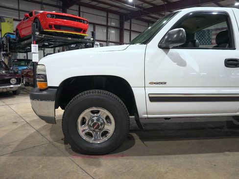 Used 2000 Chevrolet Silverado 1500 4x4 Regular Cab w/ Exterior Appearance Pkg image 3