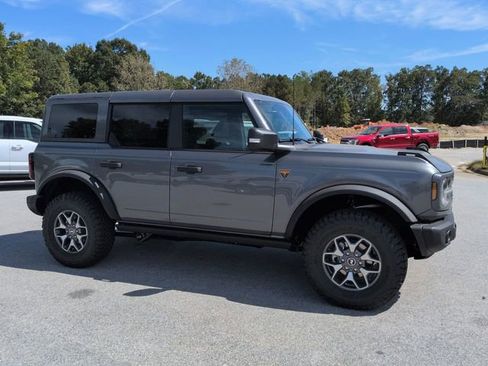 New 2025 Ford Bronco Badlands image 2