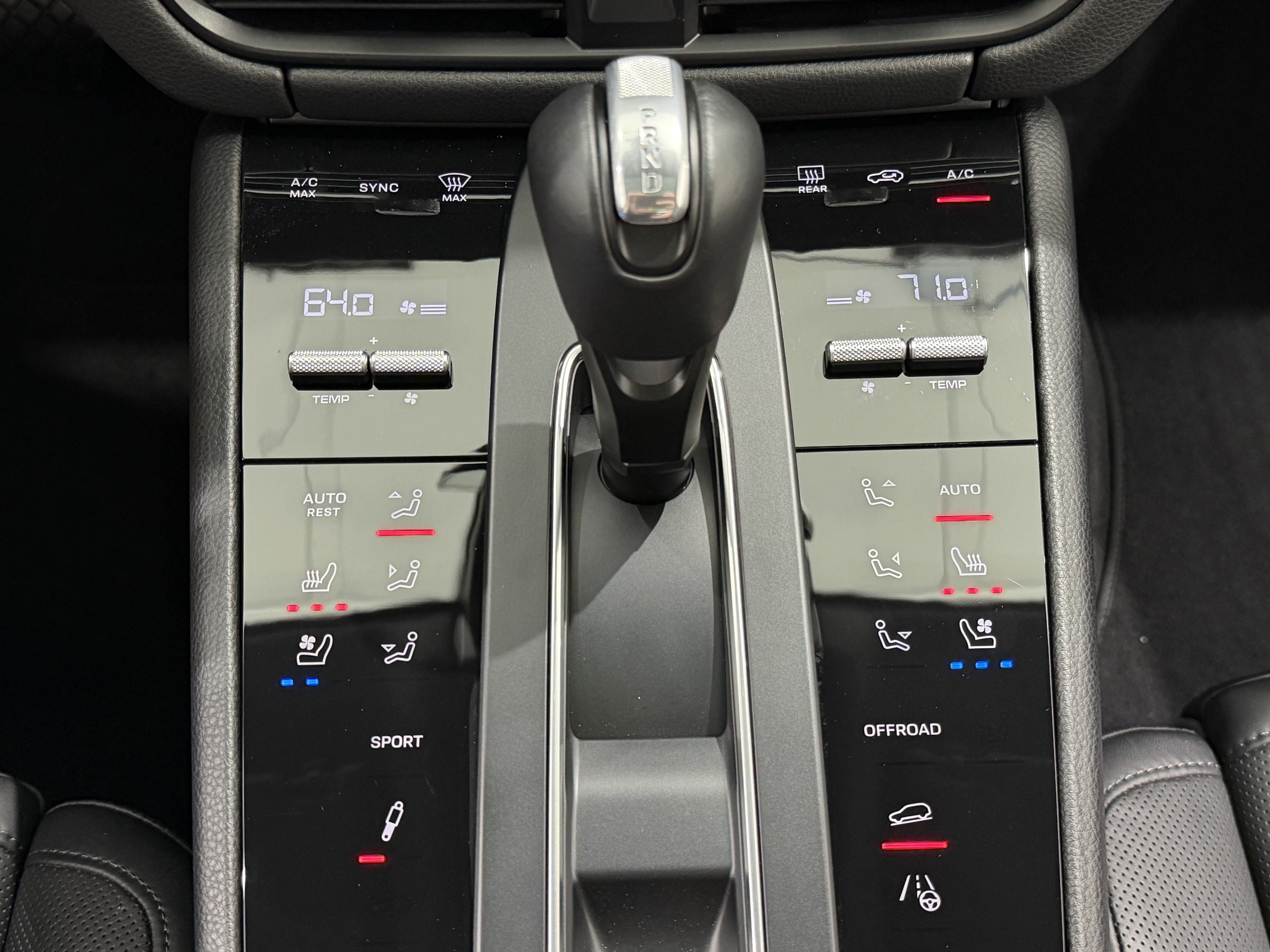 Certified 2024 Porsche Macan S AWD/4WD image 41