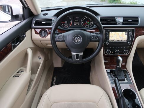Used 2013 Volkswagen Passat TDI SEL Premium image 14