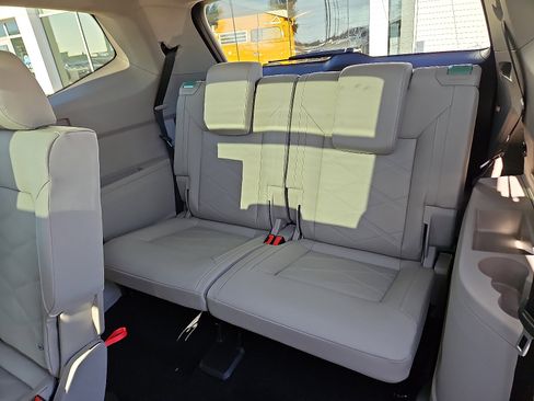 New 2026 Volkswagen Atlas SE image 9