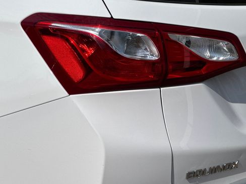 Used 2020 Chevrolet Equinox LS FWD image 27