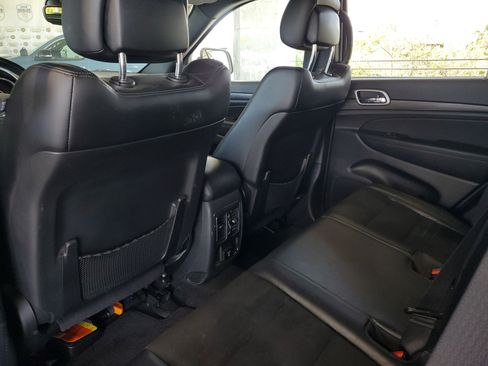 Used 2022 Jeep Grand Cherokee Laredo X AWD/4WD image 10