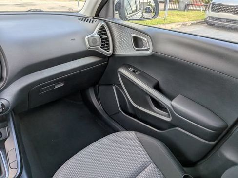 Certified 2025 Kia Soul LX w/ LX Technology Package FWD image 17