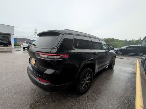 Used 2025 Jeep Grand Cherokee L Altitude AWD/4WD image 5