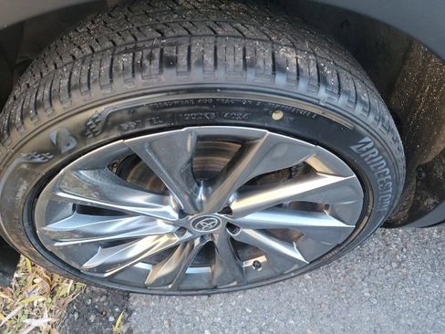 Used 2023 Toyota Crown Limited image 17