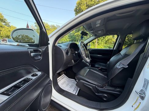 Used 2016 Jeep Compass Latitude AWD/4WD image 17