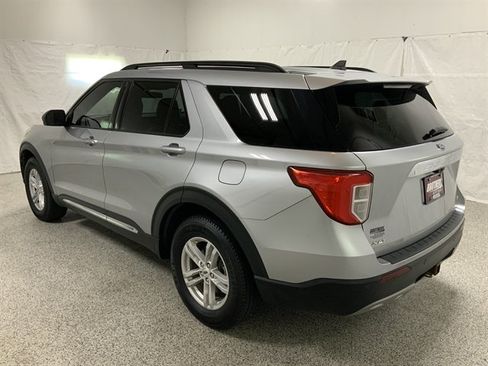 Used 2021 Ford Explorer XLT w/ Equipment Group 202A AWD/4WD image 6