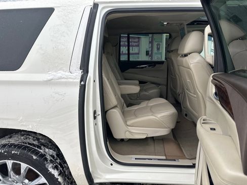 Used 2015 Cadillac Escalade ESV Premium image 29