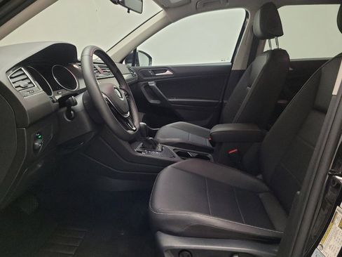 Used 2021 Volkswagen Tiguan SE FWD image 17