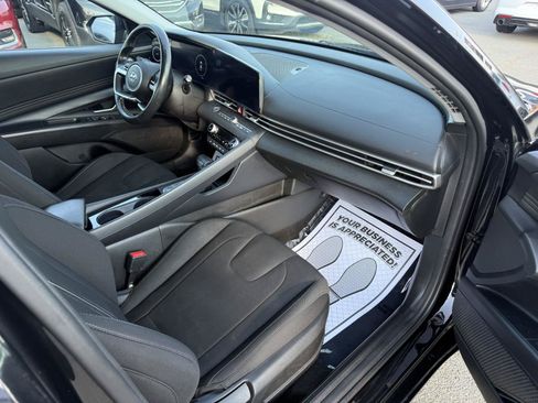 Used 2023 Hyundai Elantra SEL w/ Convenience Package FWD image 12