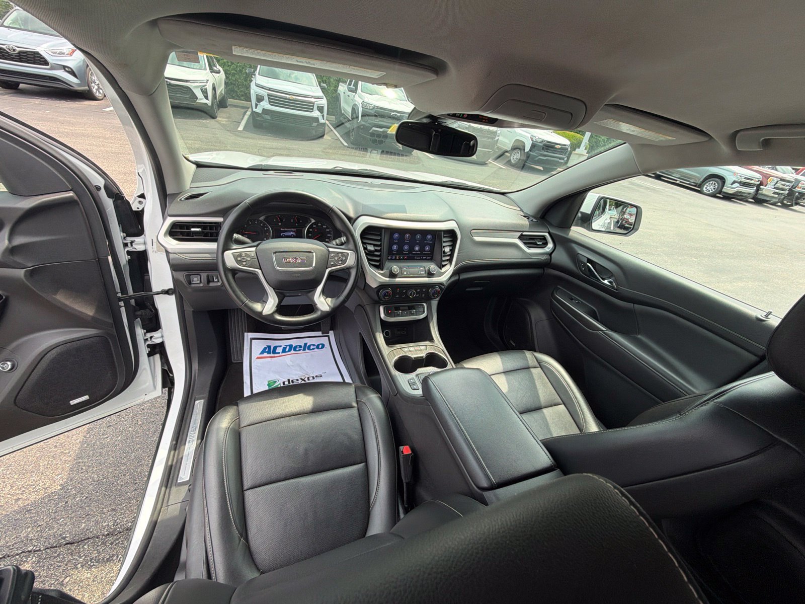 Used 2023 GMC Acadia SLT AWD/4WD image 25