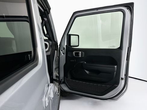 Used 2024 Jeep Wrangler Unlimited AWD/4WD image 31