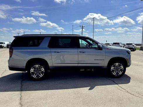Used 2025 Chevrolet Suburban Z71 image 5