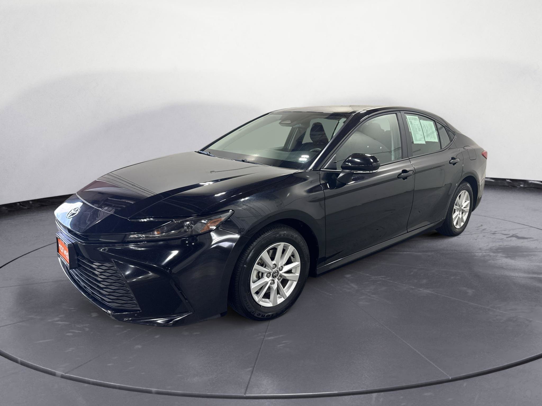 Used 2025 Toyota Camry LE FWD image 3