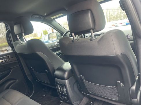 Used 2018 Jeep Grand Cherokee Laredo image 22