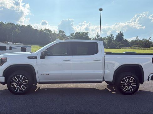 Used 2023 GMC Sierra 1500 AT4 w/ AT4 Premium Package AWD/4WD image 4
